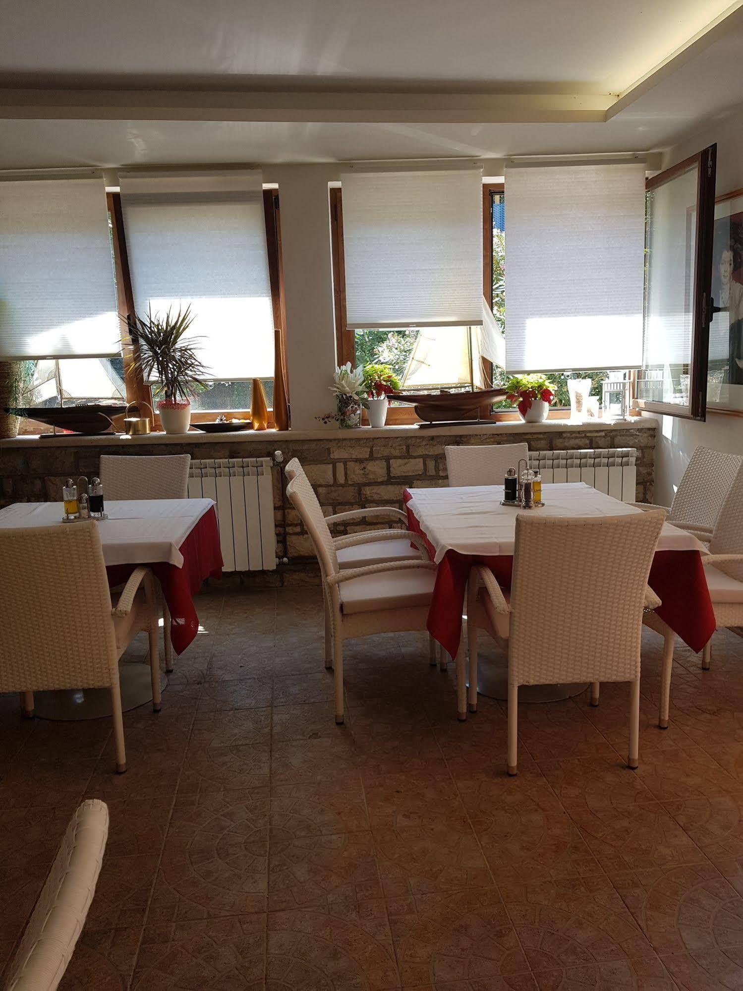 Boutique Hotel Santa Maria Novigrad Istria Exterior foto