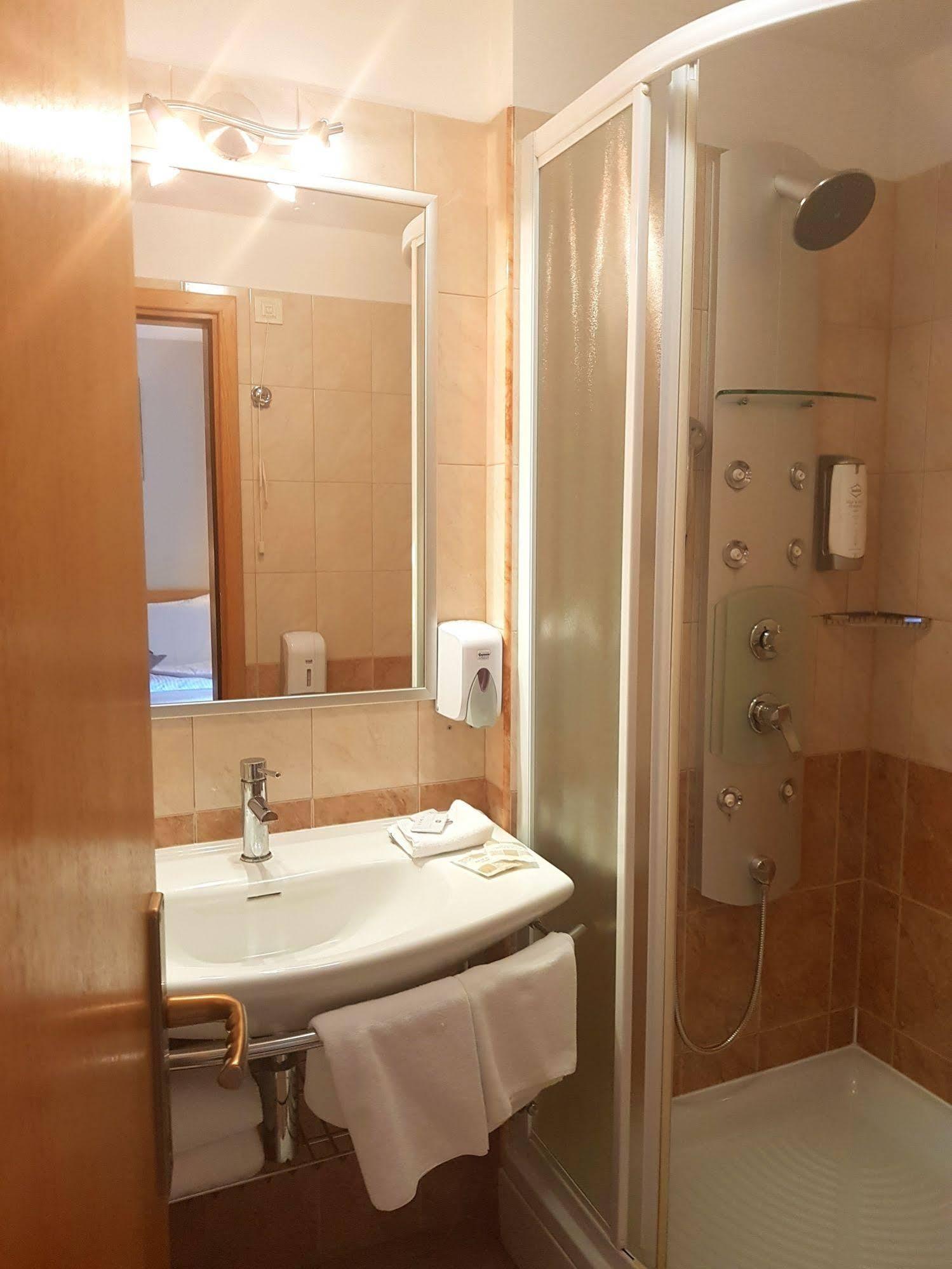 Boutique Hotel Santa Maria Novigrad Istria Exterior foto